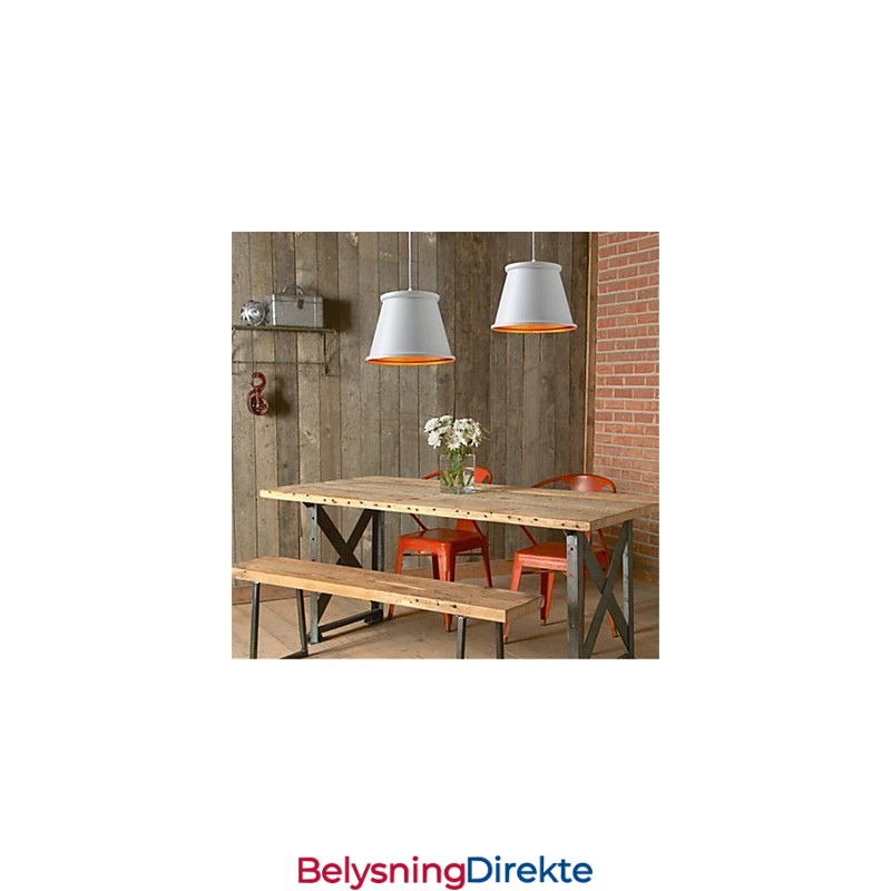 Klassisk Rustikk Hytte I Vintage-Stil Med Minimaleri I Metall