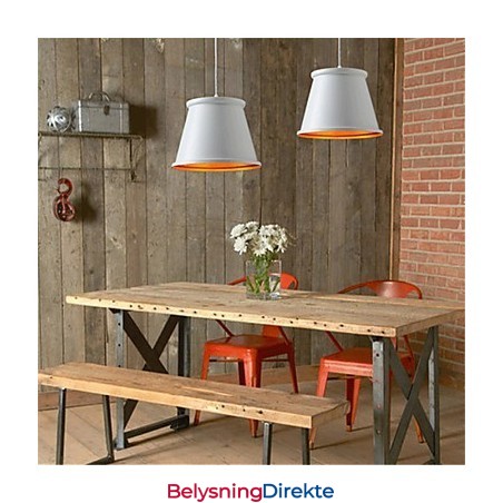 Klassisk Rustikk Hytte I Vintage-Stil Med Minimaleri I Metall