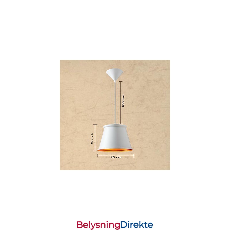 Klassisk Rustikk Hytte I Vintage-Stil Med Minimaleri I Metall