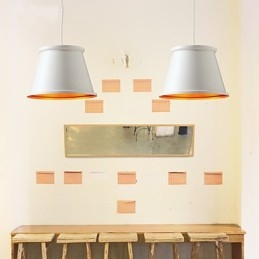 Klassisk Rustikk Hytte I Vintage-Stil Med Minimaleri I Metall