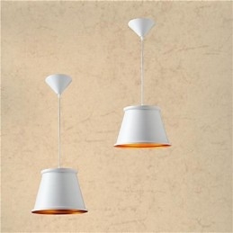 Klassisk Rustikk Hytte I Vintage-Stil Med Minimaleri I Metall