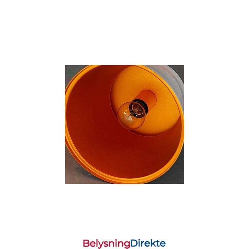 Klassisk Rustikk Hytte I Vintage-Stil Med Minimaleri I Metall