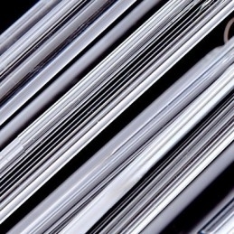 Moderne Pendellampe Med 3 Lys Og Glassstang