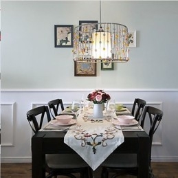 Lampens Ene Hode Er Sylindriske Perler.