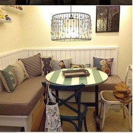 Lampens Ene Hode Er Sylindriske Perler.