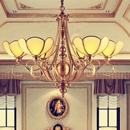 Tradisjonell Klassisk Rustikk Lysekrone I Messing I Metall