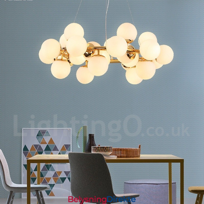 Moderne Lysekrone Med 24 Lys Og Glassskjerm