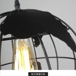 Landlig Vintage Globeformet Metallpendellampe