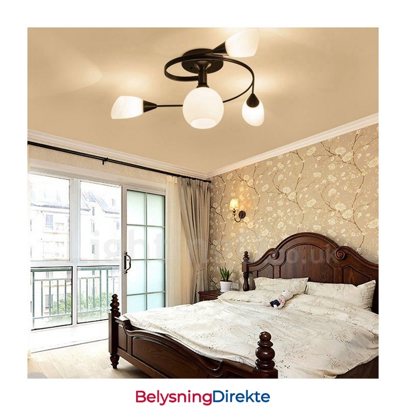 Integrert Lysekrone I Rustikk Stil Med 4 Lys Og Glassskjerm