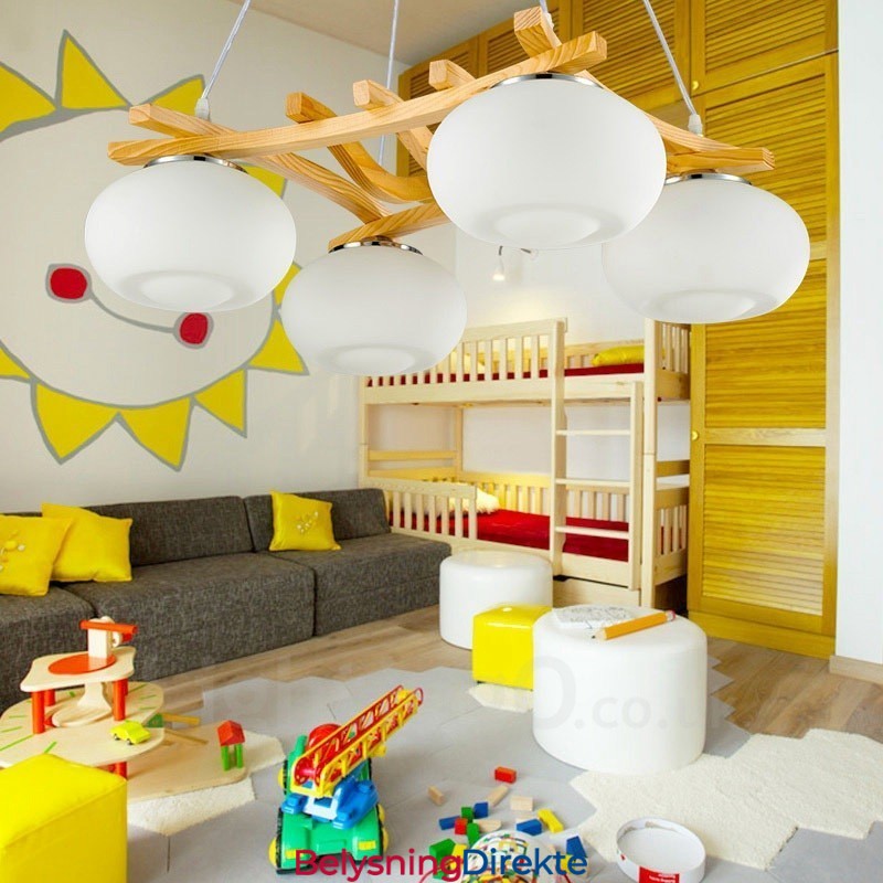 Rustikk Pendellampe I Tre Med 4 Lys Og Glassskjerm