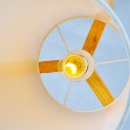 1 Lyskaster Moderne, Samtidskunstnerisk Pendellampe I Tre Med Stoffskjerm