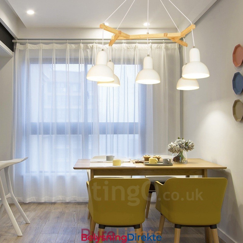 Moderne Pendellampe I Tre Med 5 Lys Og Jernskjerm