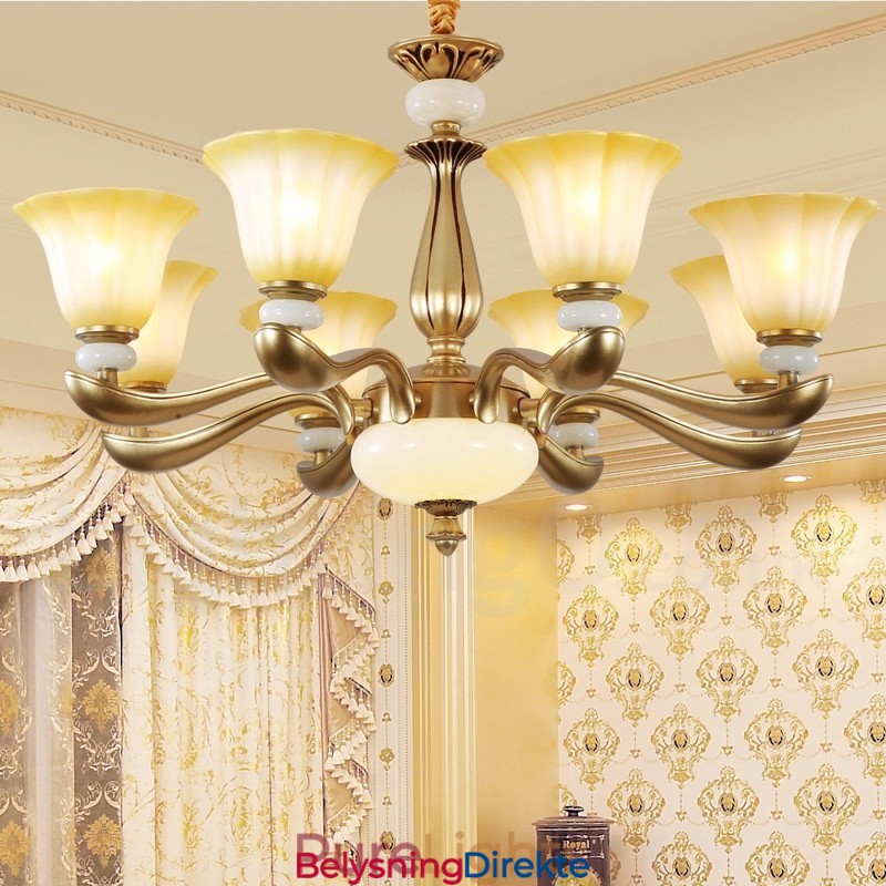 8-Lys Retro Tradisjonell Luksuriøs Lysekrone I Sinklegering Med Glassskjerm