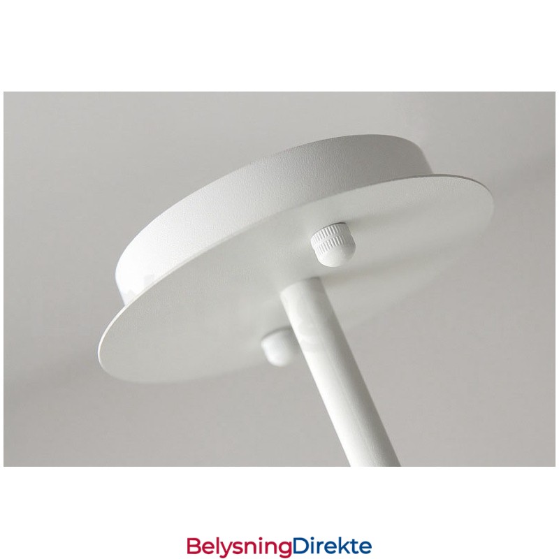 Moderne, Samtidskunstnerisk Rørlysekrone Med Hvite, Svarte Akrylskjermer