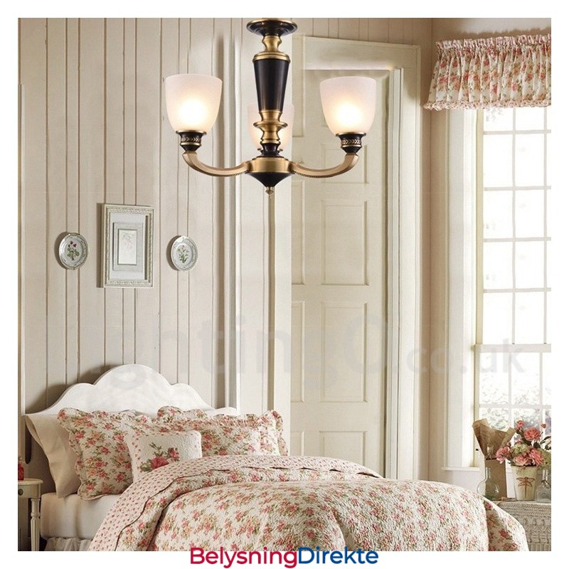 Luksuriøs Rustikk Retro Vintage Messing Anhengslysekrone Med Glassskjermer