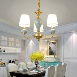 Luksuriøs Rustikk Retro Vintage Messing Keramikk Anhengslys Lysekrone Med Stoffskjermer