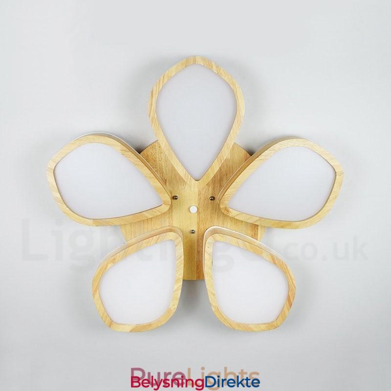 Taklampe I Treblad Med Akrylskjerm I Nordisk Stil