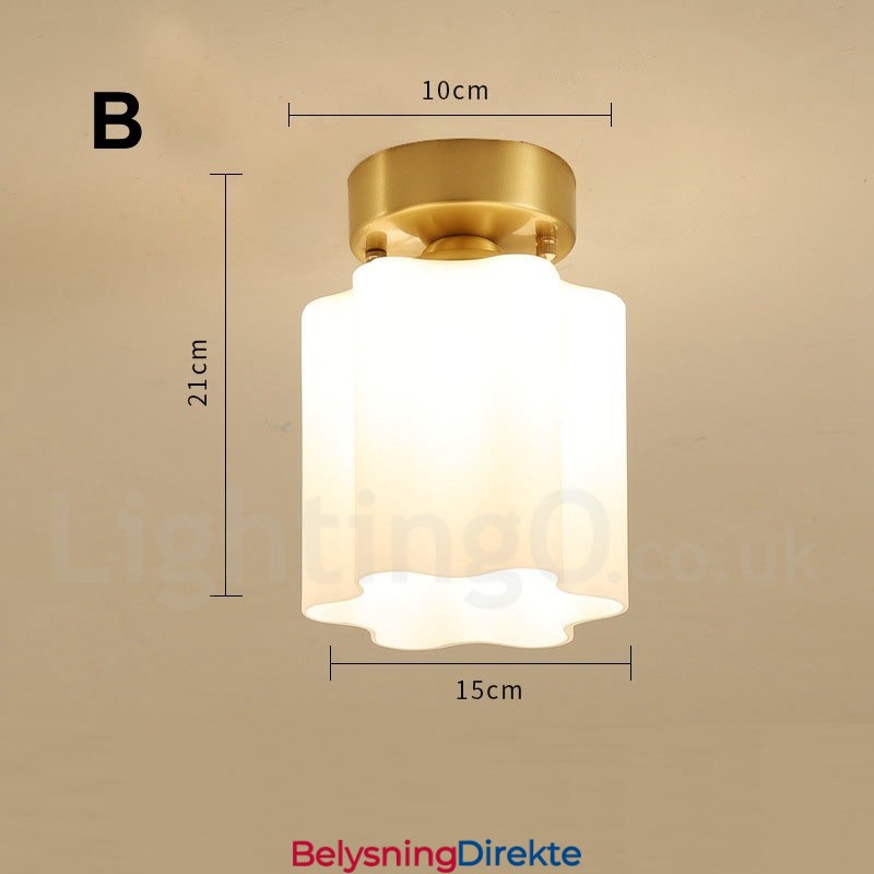 Rustikk Nordisk Stil I Ren Messing Med Innfelt Taklampe Og Glassskjerm