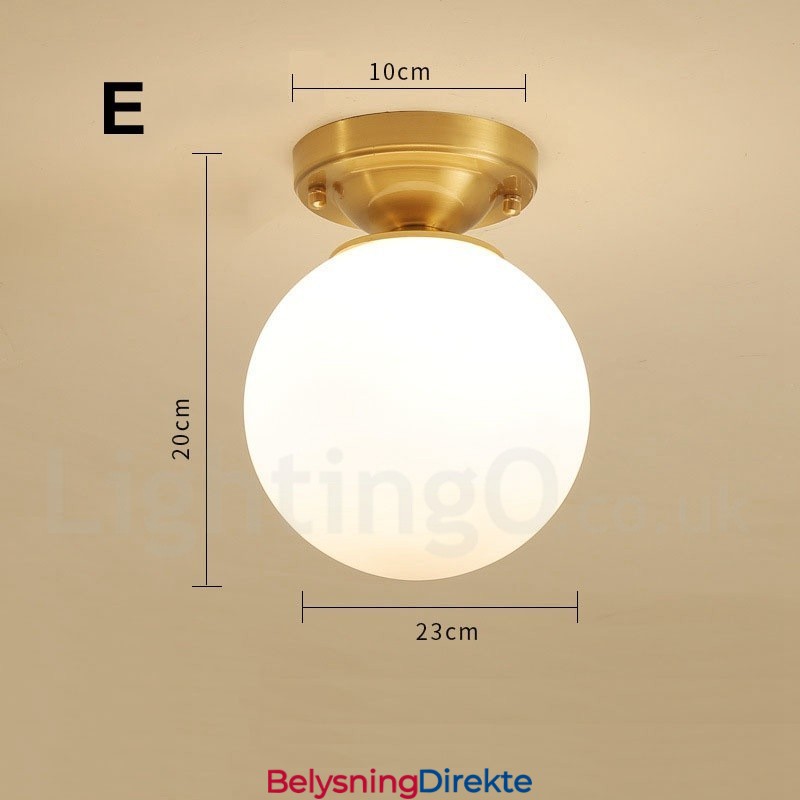 Rustikk Nordisk Stil I Ren Messing Med Innfelt Taklampe Og Glassskjerm