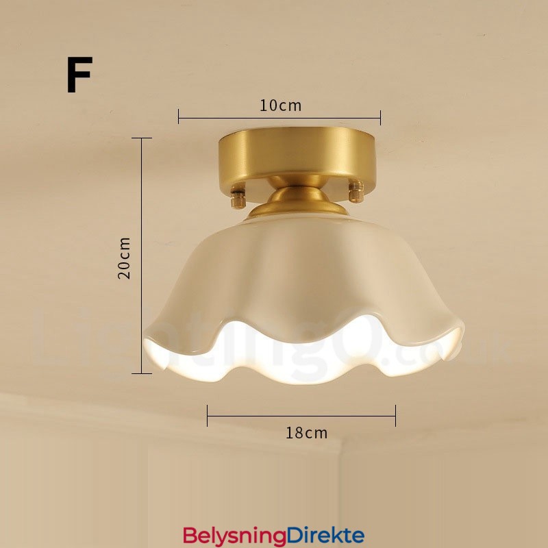 Rustikk Nordisk Stil I Ren Messing Med Innfelt Taklampe Og Glassskjerm