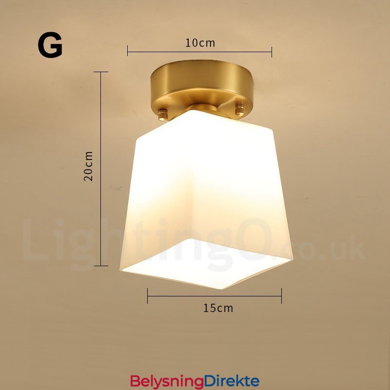 Rustikk Nordisk Stil I Ren Messing Med Innfelt Taklampe Og Glassskjerm