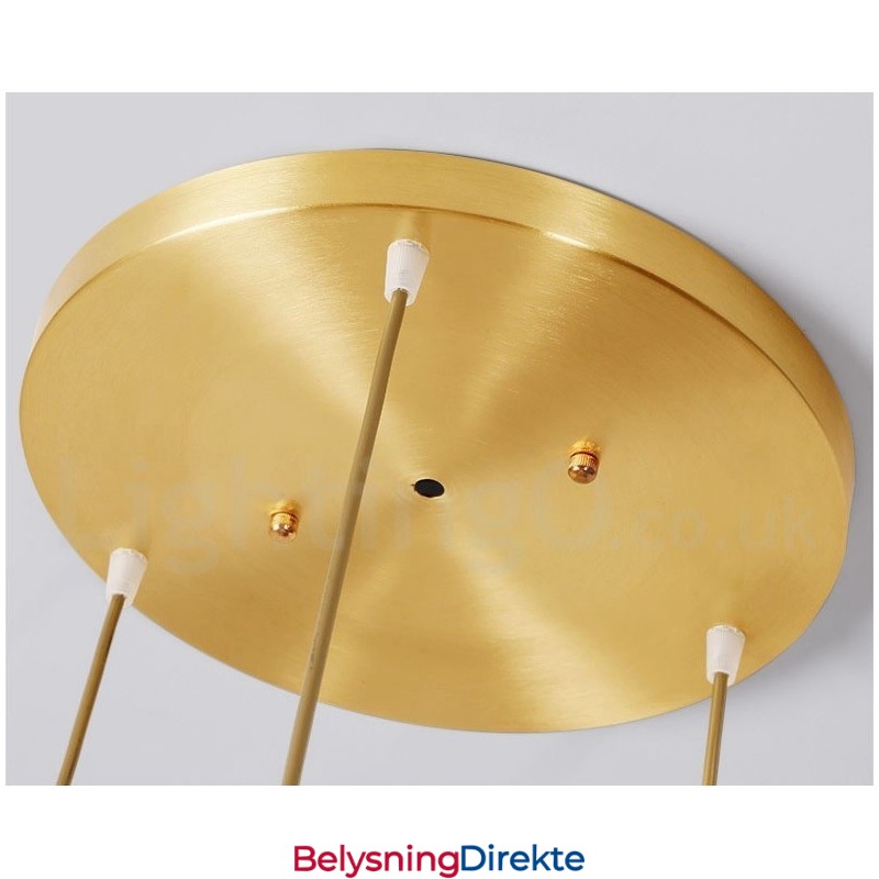 Rustikk Pendellampe I Nordisk Stil I Ren Messing Med Keramisk Skjerm