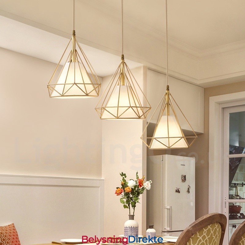 Rustikk Pendellampe I Nordisk Stil I Ren Messing Med Stoffskjerm