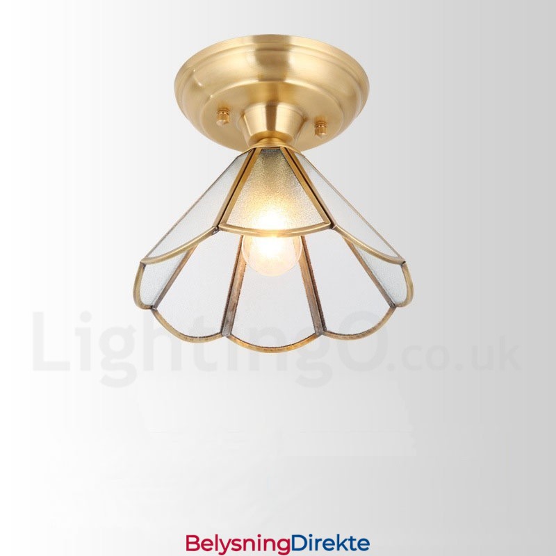 Rustikk Taklampe I Nordisk Stil I Ren Messing Med Glassskjerm