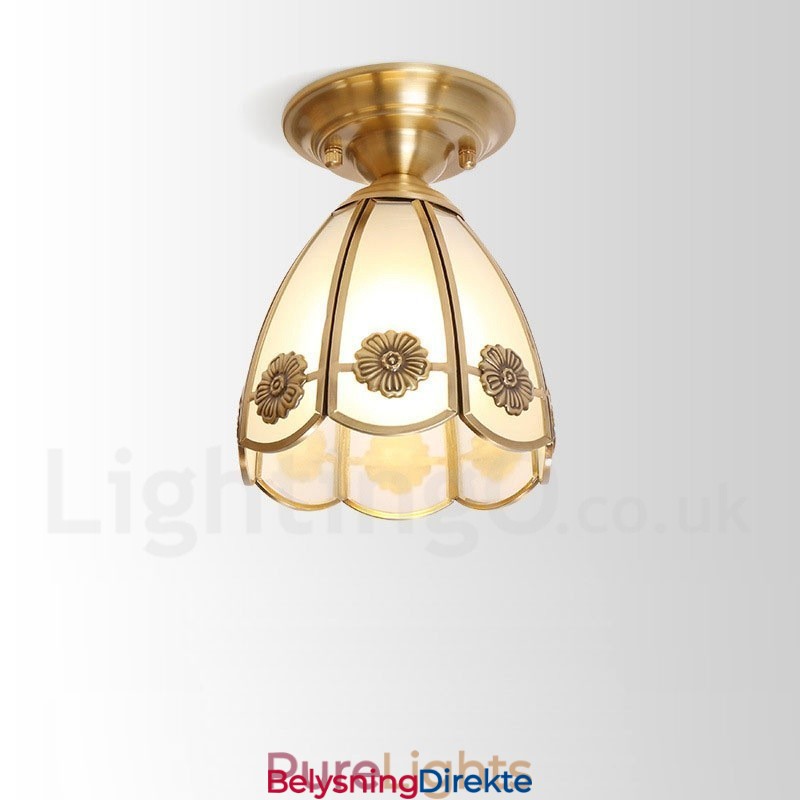 Rustikk Taklampe I Nordisk Stil I Ren Messing Med Glassskjerm