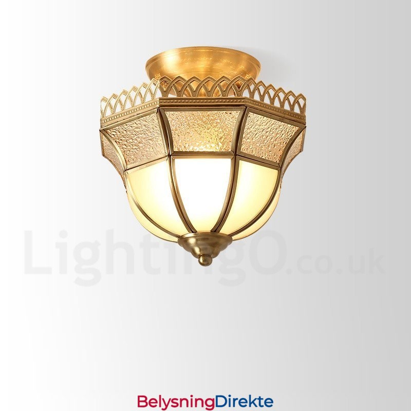 Rustikk Taklampe I Nordisk Stil I Ren Messing Med Glassskjerm