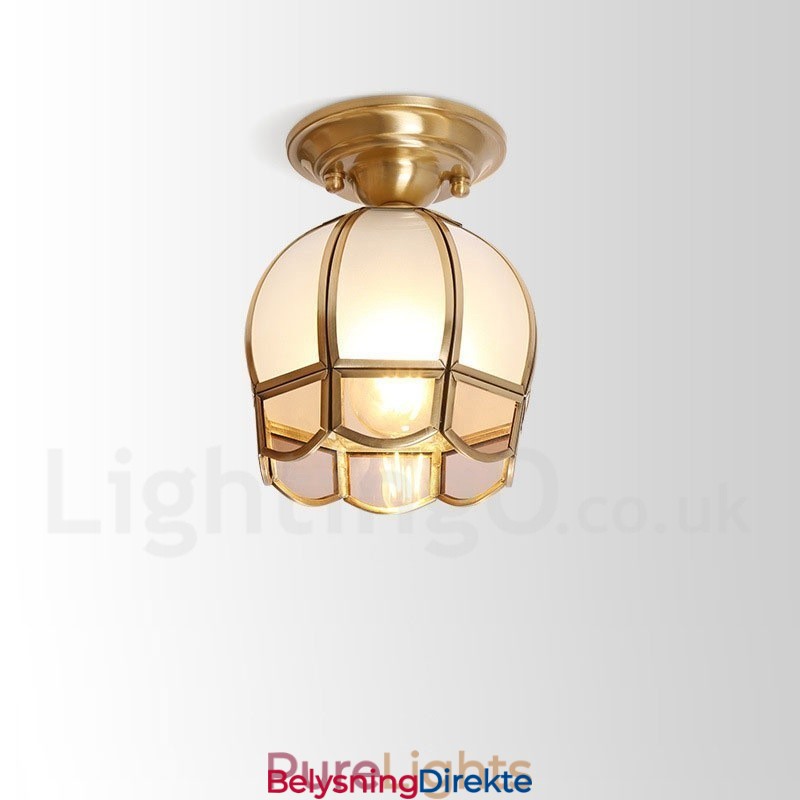 Rustikk Taklampe I Nordisk Stil I Ren Messing Med Glassskjerm