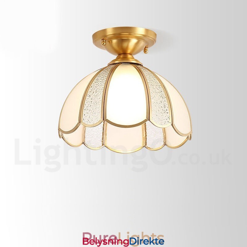 Rustikk Taklampe I Nordisk Stil I Ren Messing Med Glassskjerm