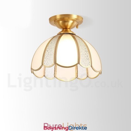 Rustikk Taklampe I Nordisk Stil I Ren Messing Med Glassskjerm