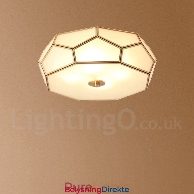 Rustikk Taklampe I Nordisk Stil I Ren Messing Med Glassskjerm