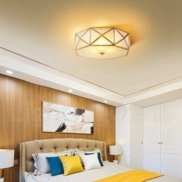 Rustikk Taklampe I Nordisk Stil I Ren Messing Med Glassskjerm