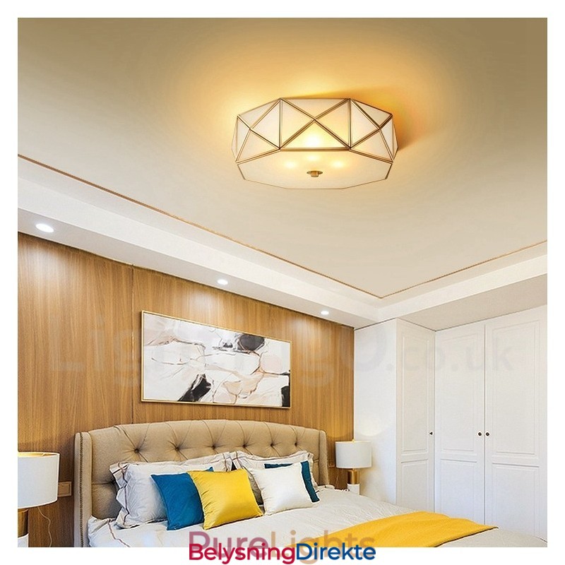 Rustikk Taklampe I Nordisk Stil I Ren Messing Med Glassskjerm