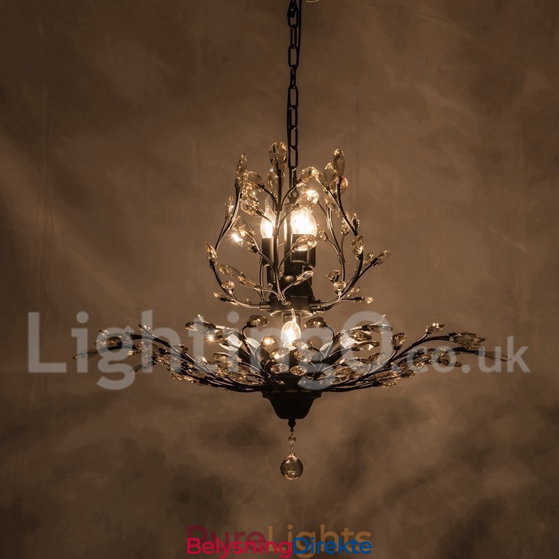 Krystalljernslysekrone Med Moderne Krystallbelysning