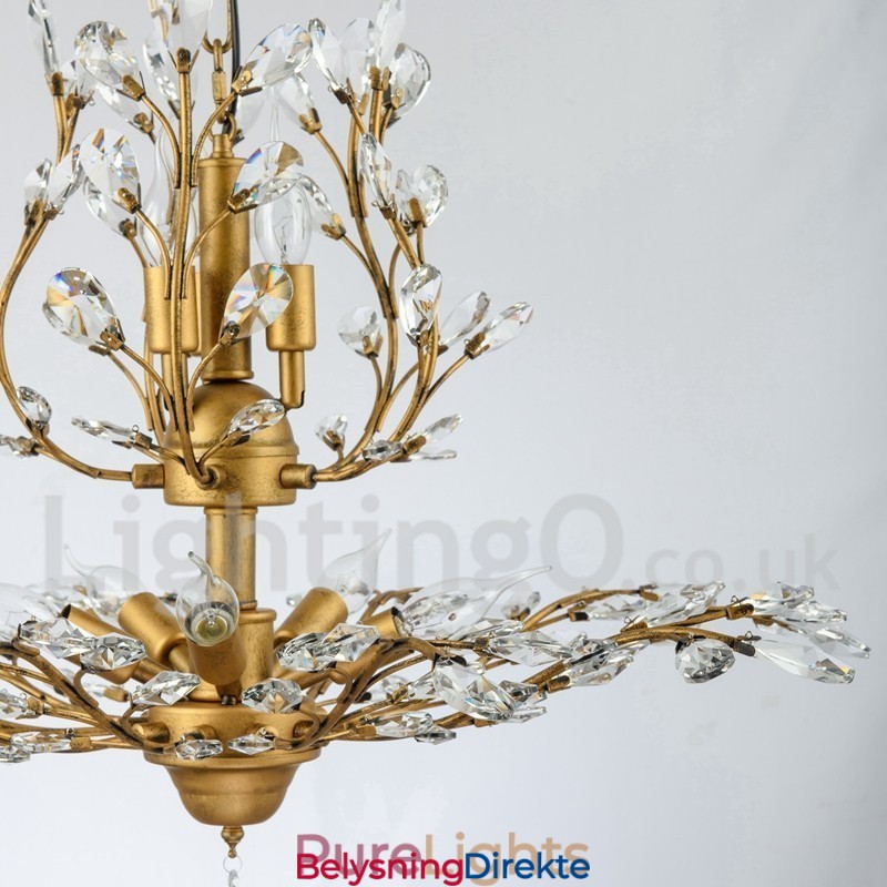 Krystalljernslysekrone Med Moderne Krystallbelysning