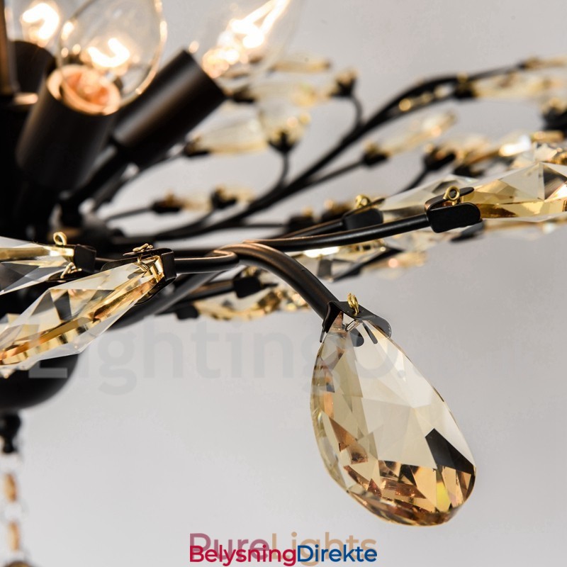 Krystalljernslysekrone Med Moderne Krystallbelysning