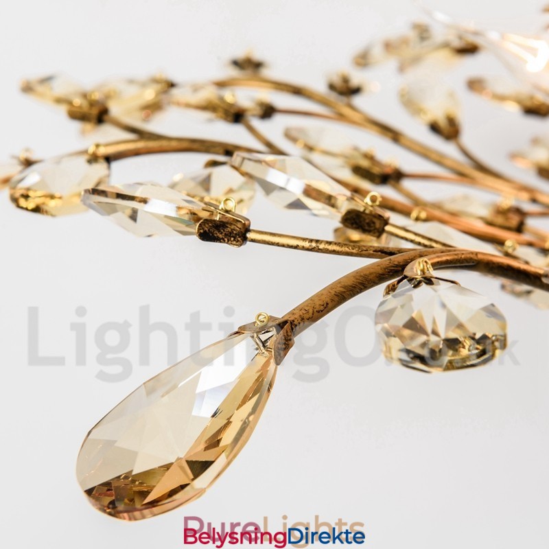 Krystalljernslysekrone Med Moderne Krystallbelysning