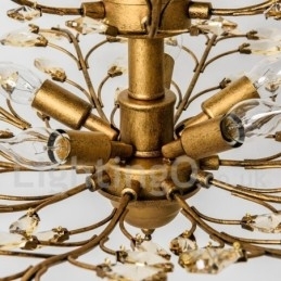 Krystalljernslysekrone Med Moderne Krystallbelysning