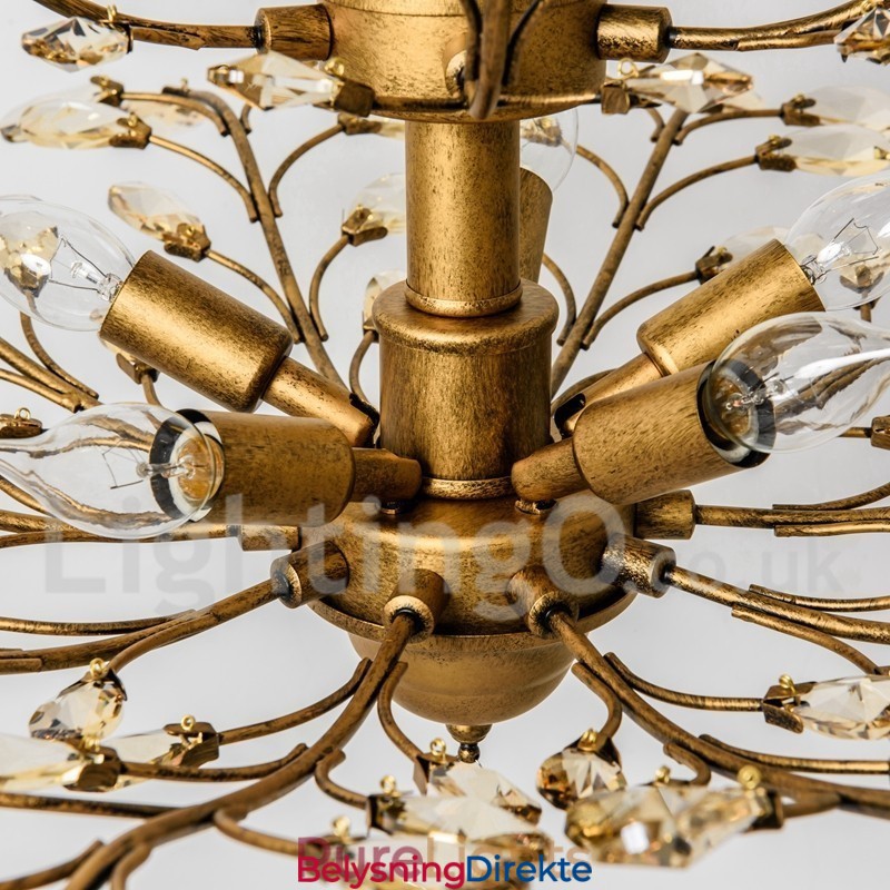 Krystalljernslysekrone Med Moderne Krystallbelysning