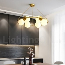 Rund Lysekrone I Rustikk Lodgestil I Ren Messing Med Hvite Skjermer