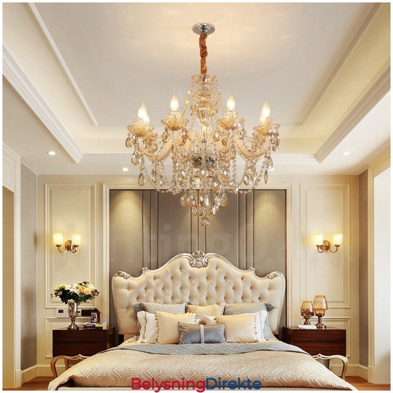 Elegant Krystalllysekrone I Konjakkfarget Med 8 Lys