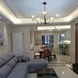 6 Lys Opplyst Galvanisert Lysekrone Med Malt Finish Og Glassskjermer