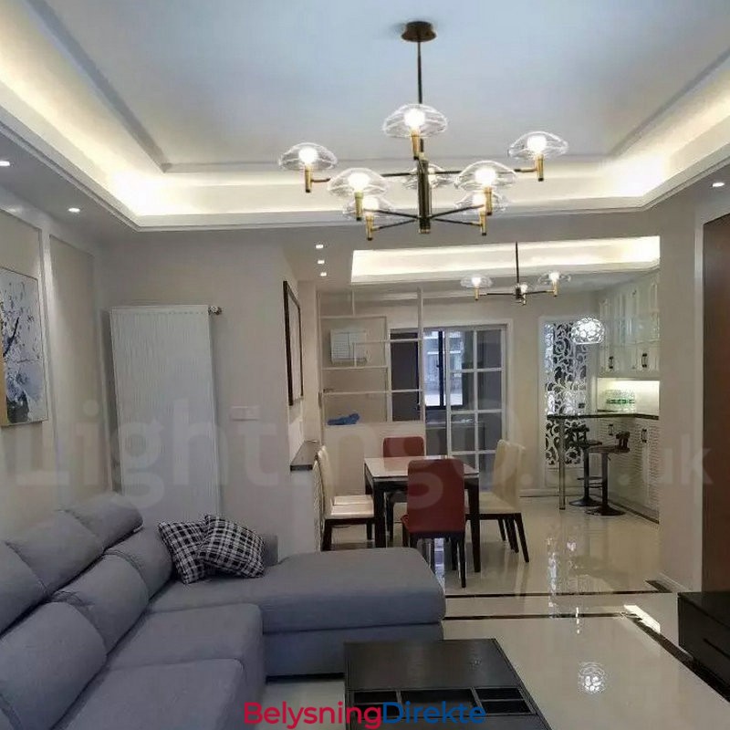 6 Lys Opplyst Galvanisert Lysekrone Med Malt Finish Og Glassskjermer