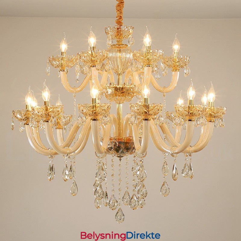 Elegant Krystalllysekrone Med 18 (12+6) Lys I Champagnefarge