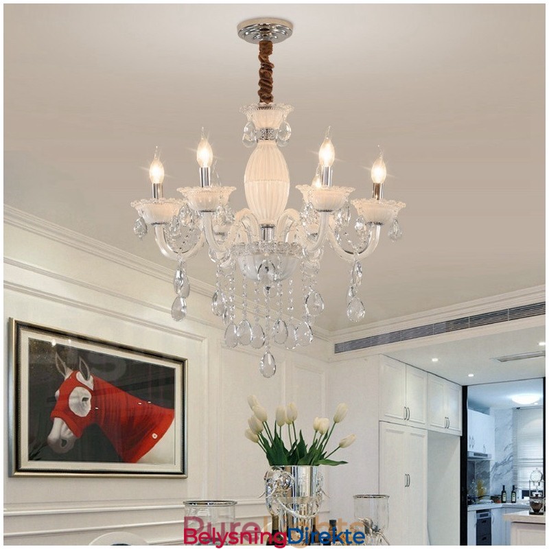 Hvit Lysekrone Med 6 Lys Og Krystall