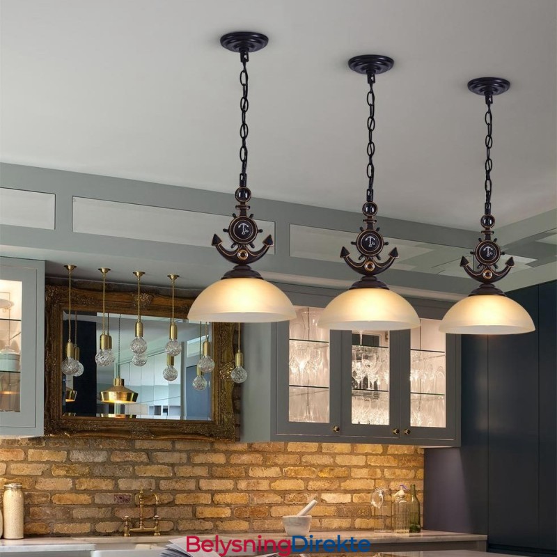 En Lysende Svart Rustikk Kunstnerisk Retro Antikk Pendellampe Med Glassskjerm