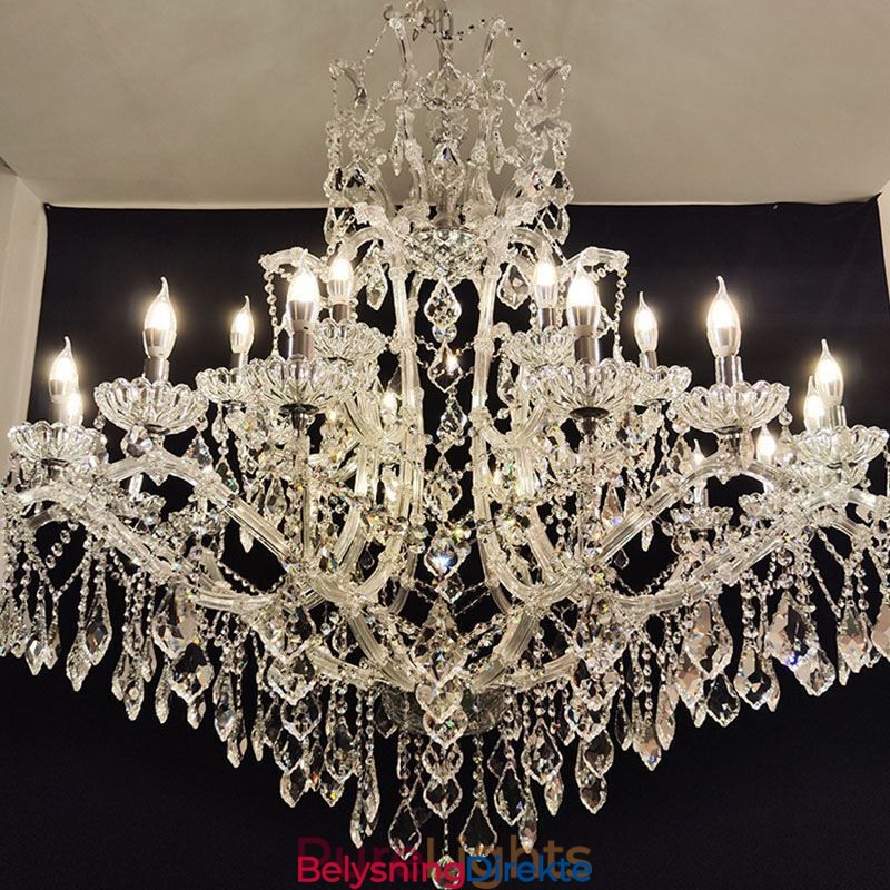 Europeisk Krystalllysekrone I Tak Med 24 Lys